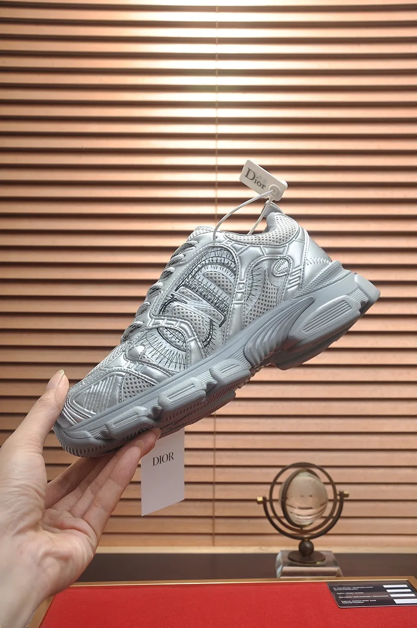 Men's shoes 💰: 640💶 (couples model) Brand: Dior (Dior) Standard code: Women's code 35-40. Men's code 38-44 (45 customized) Grade: Same as the official website Material: Top-quality original cowhide stitching Original wear-resistant and lightweight outsole Style category: Fashionable casual shoes Distinguished luxury brand elements top luxury Color: Actual picture color